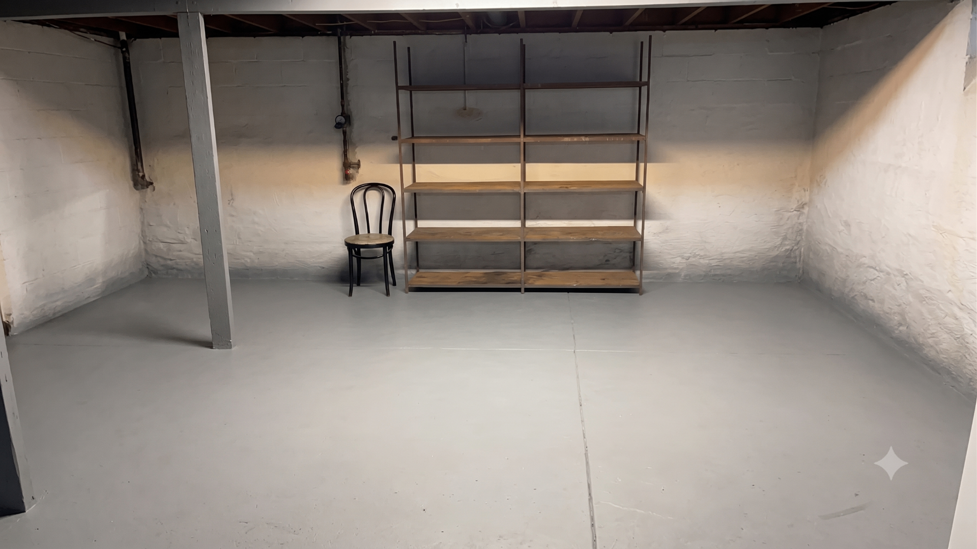 Same storage room after full haul-out and deep cleaning, empty and ready for the next tenant